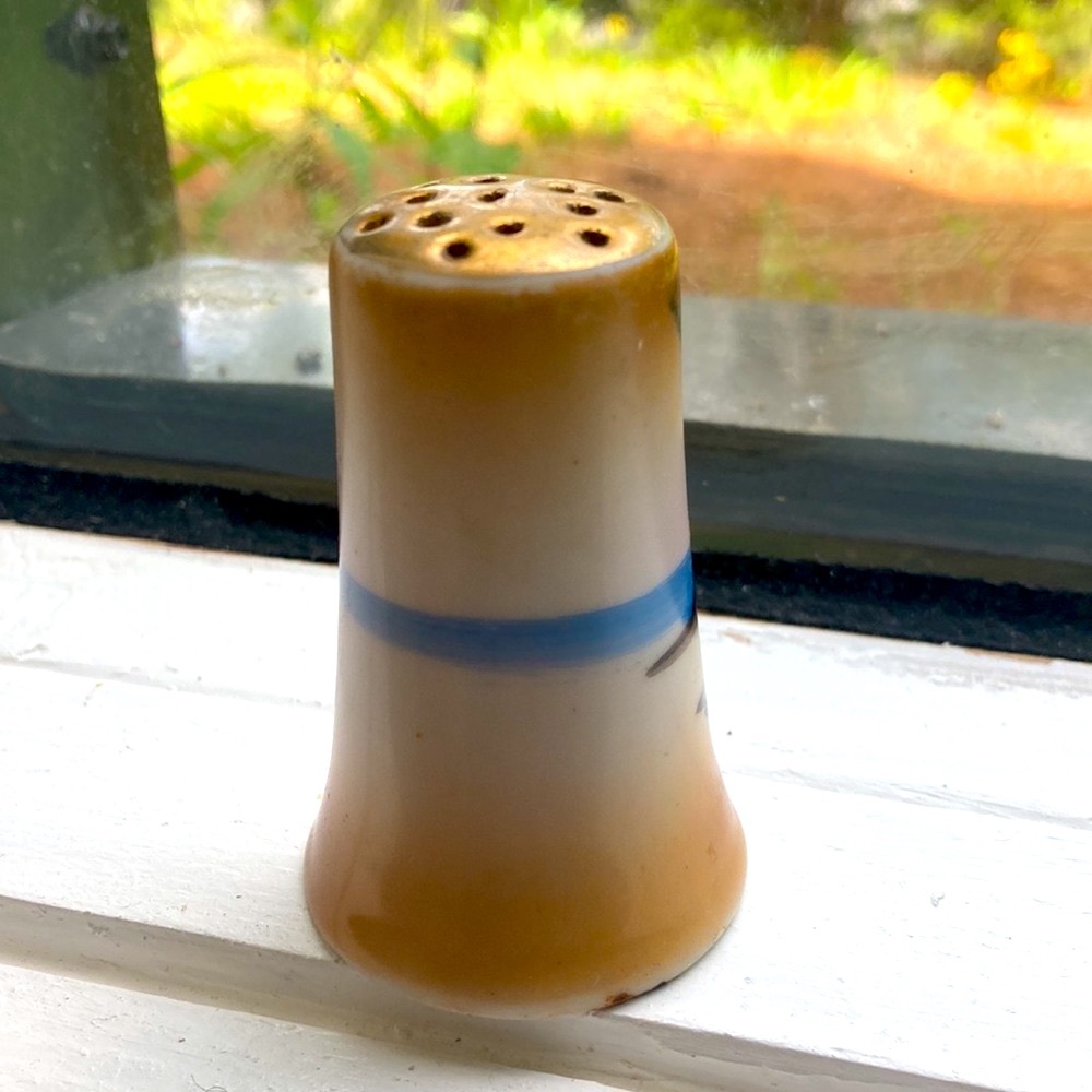 Hand-Painted Brown Ceramic Art Piece salt shaker. Made in Japan. 1940s vintage - Picture 3 of 7